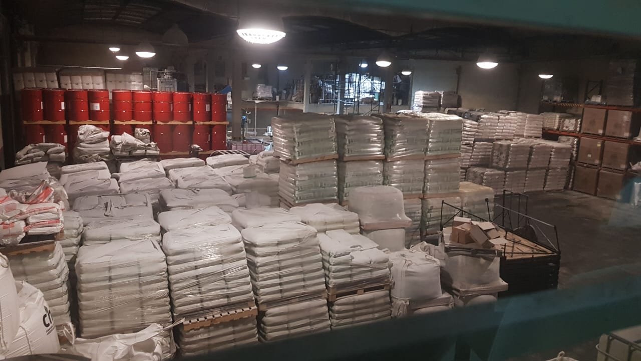 Inicio Vista en altura de la planta de SIPE y Envasado con stock, pallets y profundidad de depósito